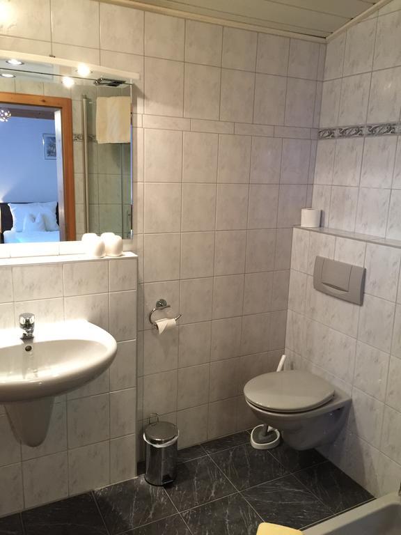 Pension Sigle Dingolfing Bagian luar foto
