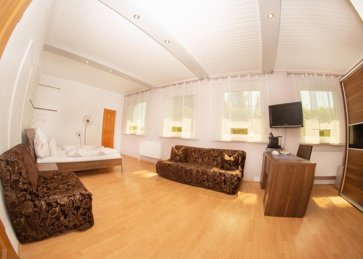 Pension Sigle Dingolfing Bagian luar foto
